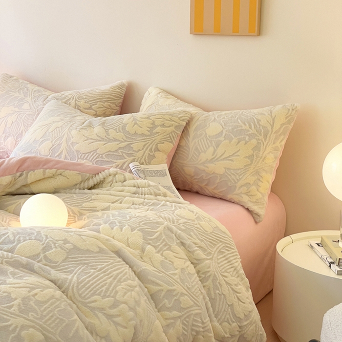 91家纺网 家纺一手货源 找家纺 金爱家 2024新品全消光A类纯色獭兔毛绒立体牛奶绒兔毛雕花350克四件套 兔毛罗蒂曼黄色