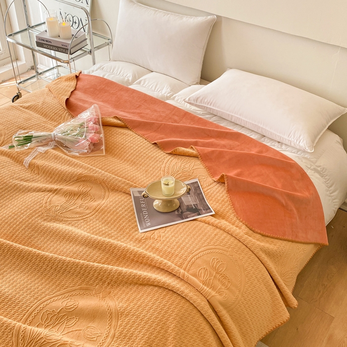 91家纺网 家纺一手货源 找家纺 胜权家纺 2024秋冬新款加厚双层婴儿绒复合雕花牛奶绒多功能毛毯盖毯空调毯子 托斯卡纳黄