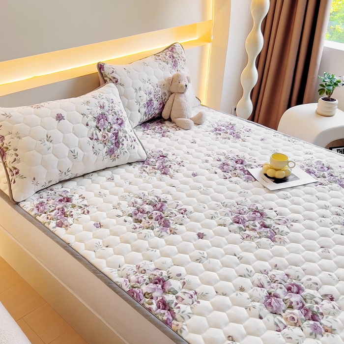 91家纺网 家纺一手货源 找家纺 情煊家纺 2024新款A类牛奶绒印花夹棉床垫 情谊绵绵