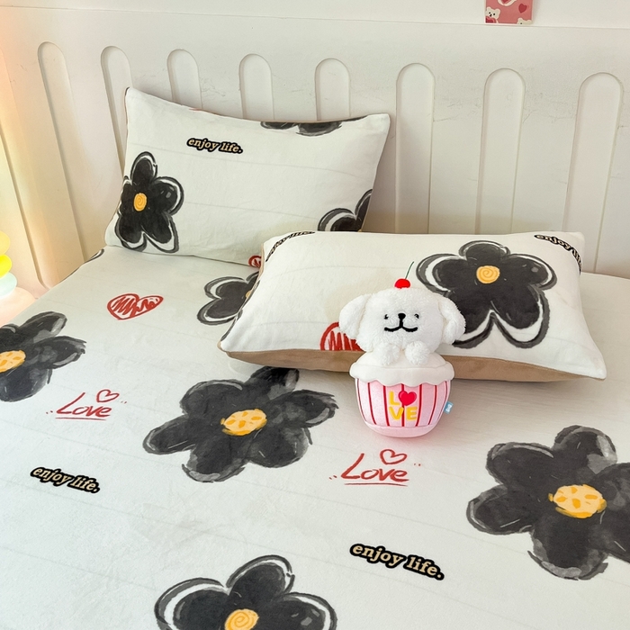 91家纺网 家纺一手货源 找家纺  星座家纺 2025新款小清新牛奶绒单床笠 爱心花朵