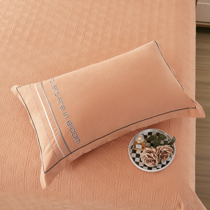 91家纺网 家纺一手货源 找家纺 OL家纺 2024新款磨毛暖绒床盖夹棉四件套刺绣轻奢风 橘黄色