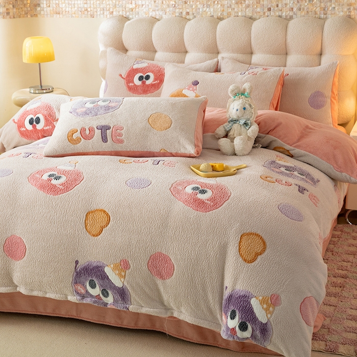 91家纺网 家纺一手货源 找家纺 慕梵家居 2024新款雪花绒卡通四件套 毛球