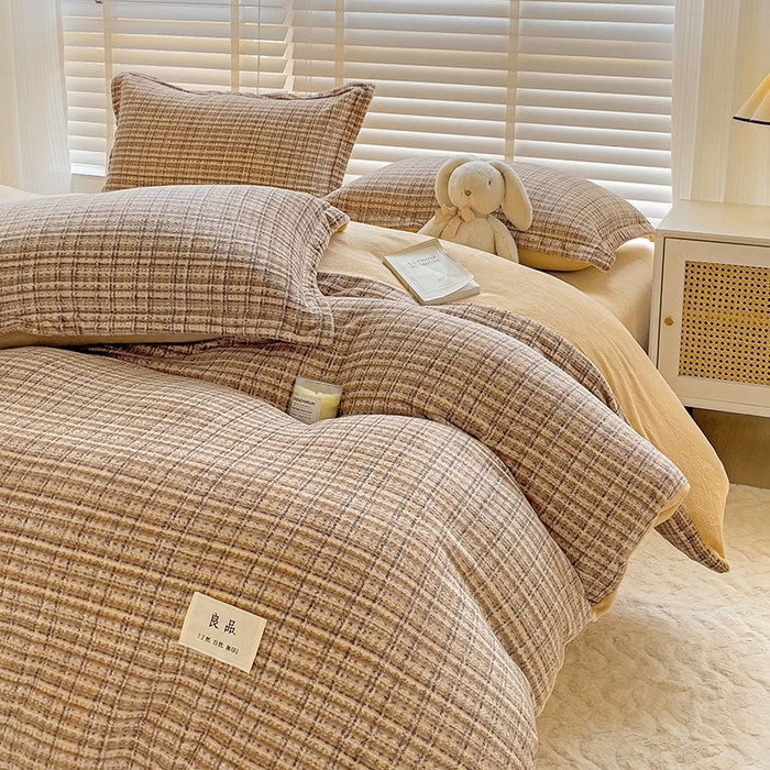 91家纺网 家纺一手货源 找家纺 简一 2025新款牛奶绒无印风ins风方格系列-四件套 小香风荆棘-浅咖