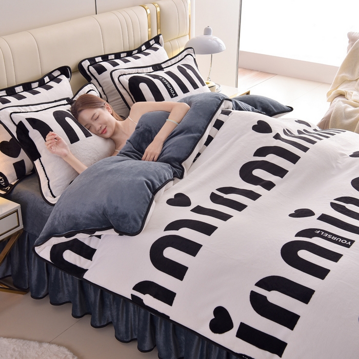 91家纺网 家纺一手货源 找家纺 曼尼家纺2025高克重直播印花床裙款法莱绒金貂珊瑚绒牛奶绒四件套 咪ni