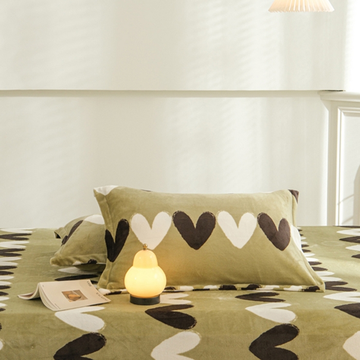 91家纺网 家纺一手货源 找家纺 2025新款200g加厚超柔牛奶绒印花保暖床笠 浪漫满屋