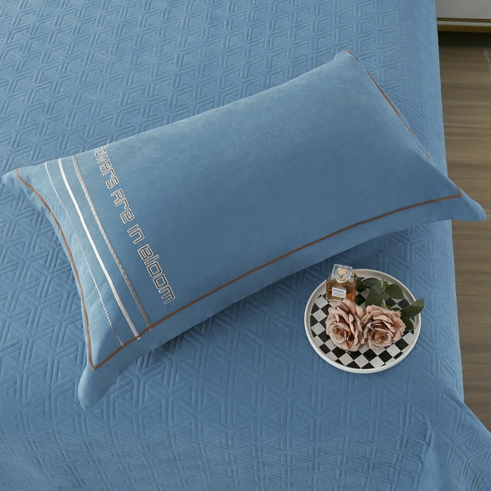 91家纺网 家纺一手货源 找家纺 OL家纺 2024新款磨毛暖绒床盖夹棉四件套刺绣轻奢风 海洋蓝