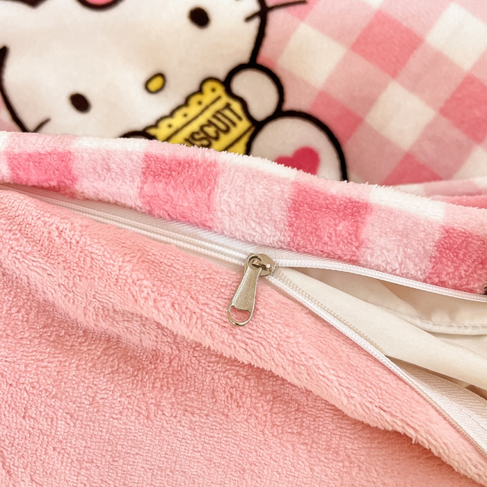 91家纺网 家纺一手货源 找家纺 桃子家居 2024新款三丽鸥卡通加厚高克重200克牛奶绒系列四件套 绒三丽鸥-粉格kitty