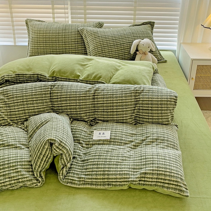 91家纺网 家纺一手货源 找家纺 简一 2025新款牛奶绒无印风ins风方格系列-四件套 小香风荆棘-深绿