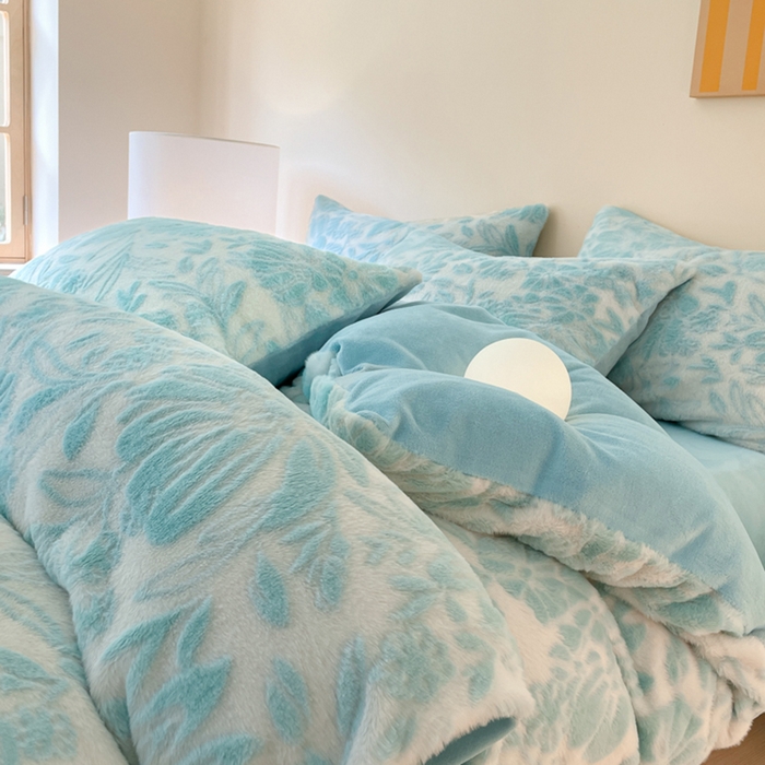 91家纺网 家纺一手货源 找家纺 金爱家 2024新品全消光A类纯色獭兔毛绒立体牛奶绒兔毛雕花350克四件套 兔毛繁花绿色