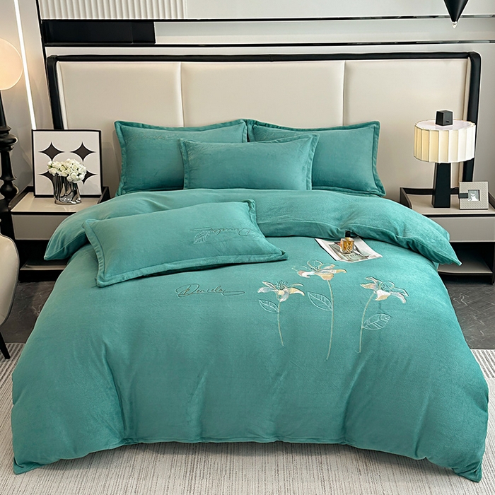 91家纺网 家纺一手货源 找家纺 陌乘坊家纺 2024新款高克重牛奶绒刺绣四件套-百合系列 百合-孔雀绿