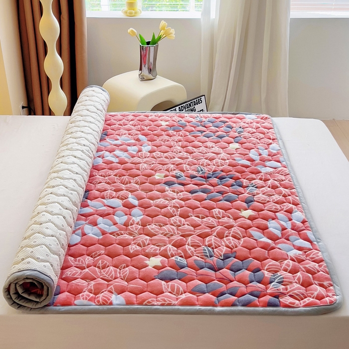 91家纺网 家纺一手货源 找家纺 情煊家纺 2024新款A类牛奶绒印花夹棉床垫 叶语柔情