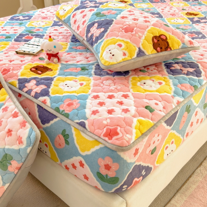 91家纺网 家纺一手货源 找家纺 丝羽坊 2024新款A类加厚牛奶绒夹棉床笠 甜蜜时光