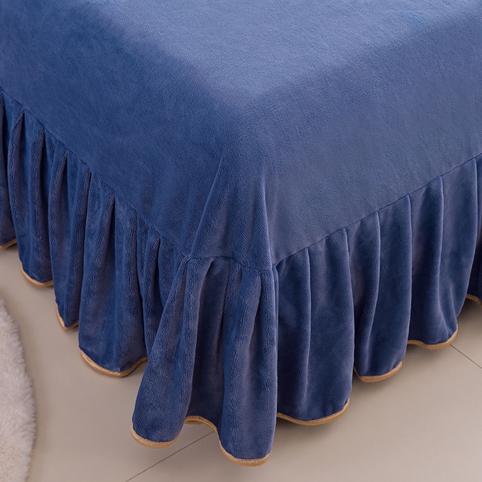 91家纺网 家纺一手货源 找家纺 曼尼家纺2025高克重直播印花床裙款法莱绒金貂珊瑚绒牛奶绒四件套 青花瓷