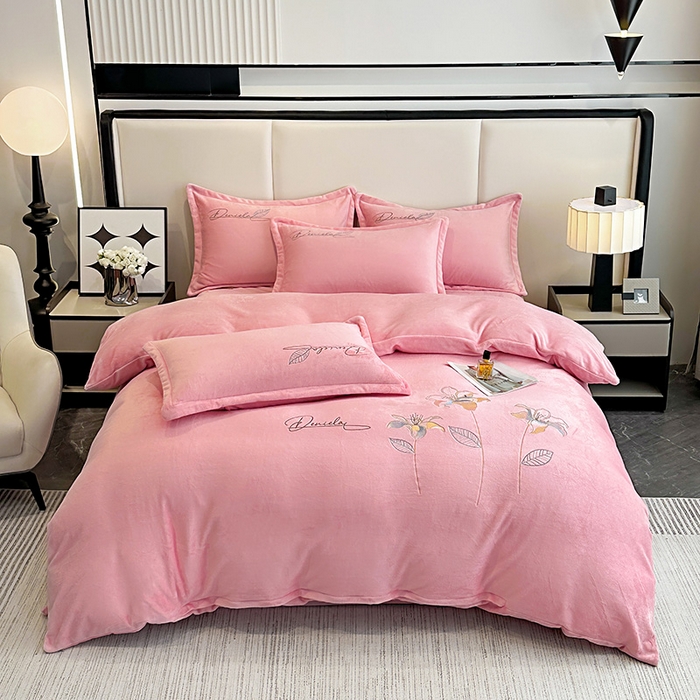 91家纺网 家纺一手货源 找家纺 陌乘坊家纺 2024新款高克重牛奶绒刺绣四件套-百合系列 百合-樱花粉