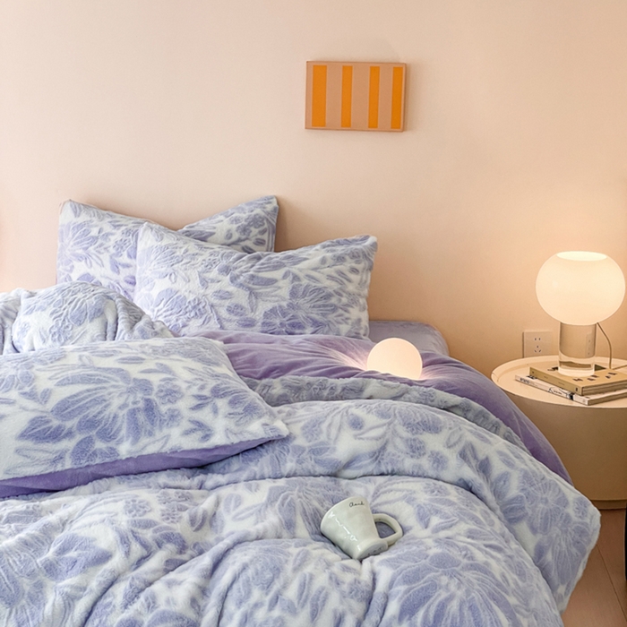 91家纺网 家纺一手货源 找家纺 金爱家 2024新品全消光A类纯色獭兔毛绒立体牛奶绒兔毛雕花350克四件套 兔毛繁花紫色