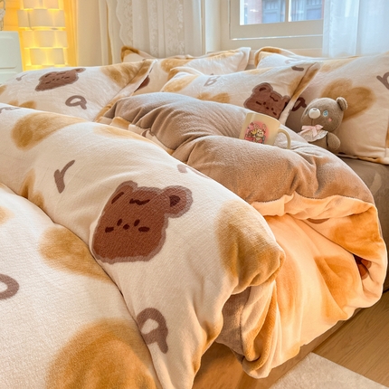 91家纺网 家纺一手货源 找家纺 （总）2024新款高克重牛奶绒四件套-自然光