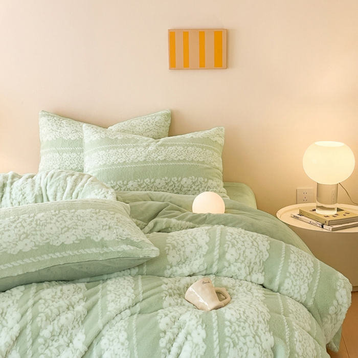 91家纺网 家纺一手货源 找家纺 金爱家 2024新品全消光A类纯色獭兔毛绒立体牛奶绒兔毛雕花350克四件套 兔毛百合花绿色