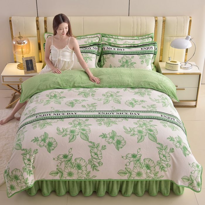 91家纺网 家纺一手货源 找家纺 曼尼家纺2025高克重直播印花床裙款法莱绒金貂珊瑚绒牛奶绒四件套 秘密花园