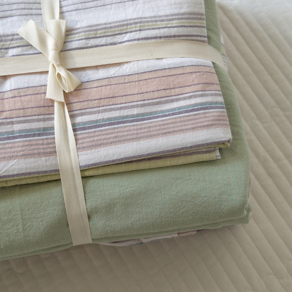 91家纺网 家纺一手货源 找家纺 久典家居 2024新款水洗棉条纹系列四件套 沐妍粉