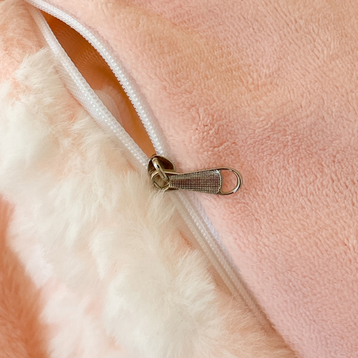 91家纺网 家纺一手货源 找家纺 金爱家 2024新品全消光A类纯色獭兔毛绒立体牛奶绒兔毛雕花350克四件套 兔毛百合花粉色