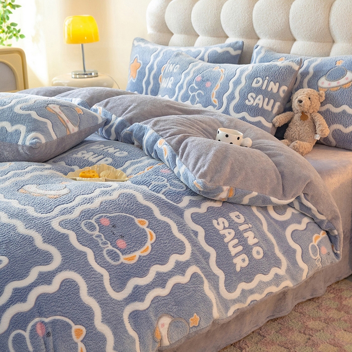 91家纺网 家纺一手货源 找家纺 慕梵家居 2024新款雪花绒卡通四件套 恐龙蓝