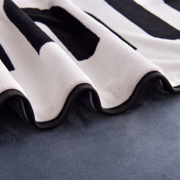 91家纺网 家纺一手货源 找家纺 曼尼家纺2025高克重直播印花床裙款法莱绒金貂珊瑚绒牛奶绒四件套 咪ni