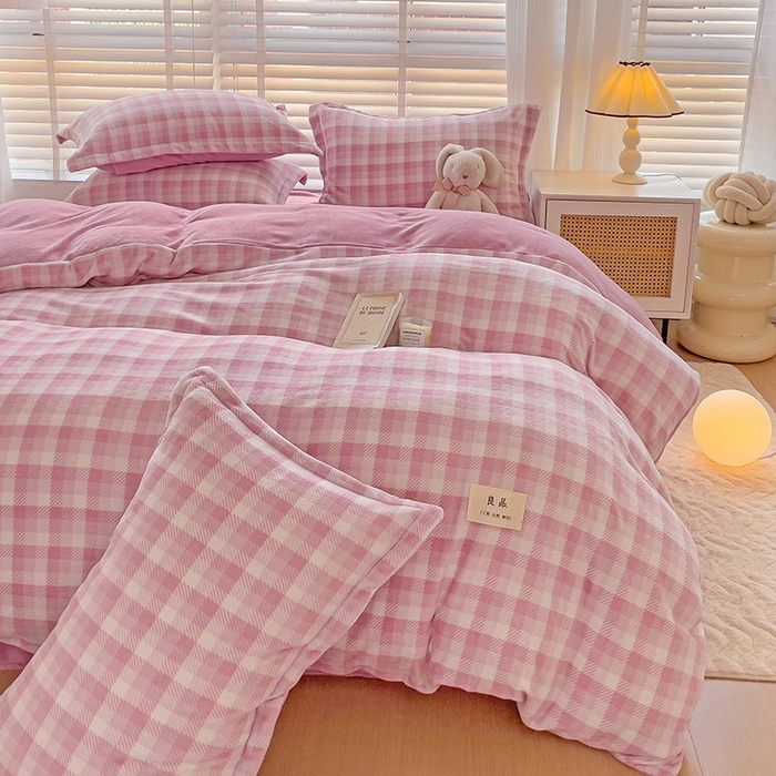 91家纺网 家纺一手货源 找家纺 （总）简一 2025新款牛奶绒无印风ins风方格系列-四件套