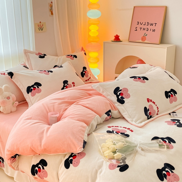 91家纺网 家纺一手货源 找家纺 呗旺鹿 2024新款高克重印花牛奶绒四件套 萌宠