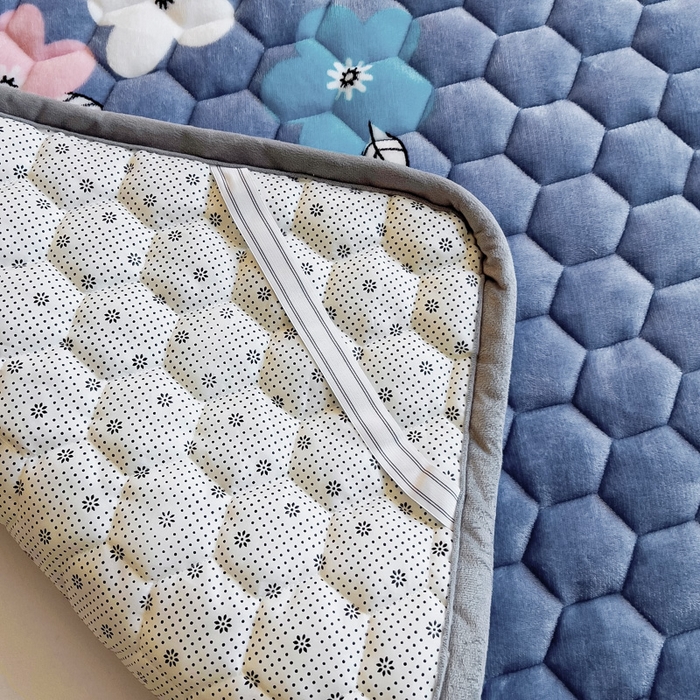 91家纺网 家纺一手货源 找家纺 情煊家纺 2024新款A类牛奶绒印花夹棉床垫 绚丽人生