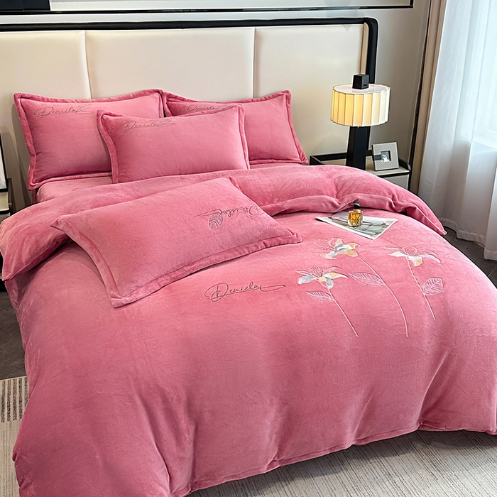 91家纺网 家纺一手货源 找家纺 陌乘坊家纺 2024新款高克重牛奶绒刺绣四件套-百合系列 百合-豆沙色