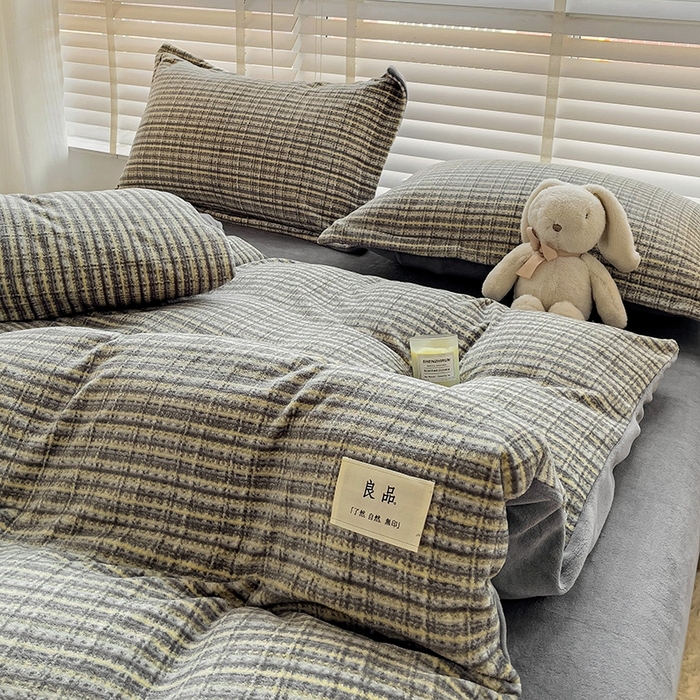 91家纺网 家纺一手货源 找家纺 简一 2025新款牛奶绒无印风ins风方格系列-四件套 小香风荆棘-浅灰
