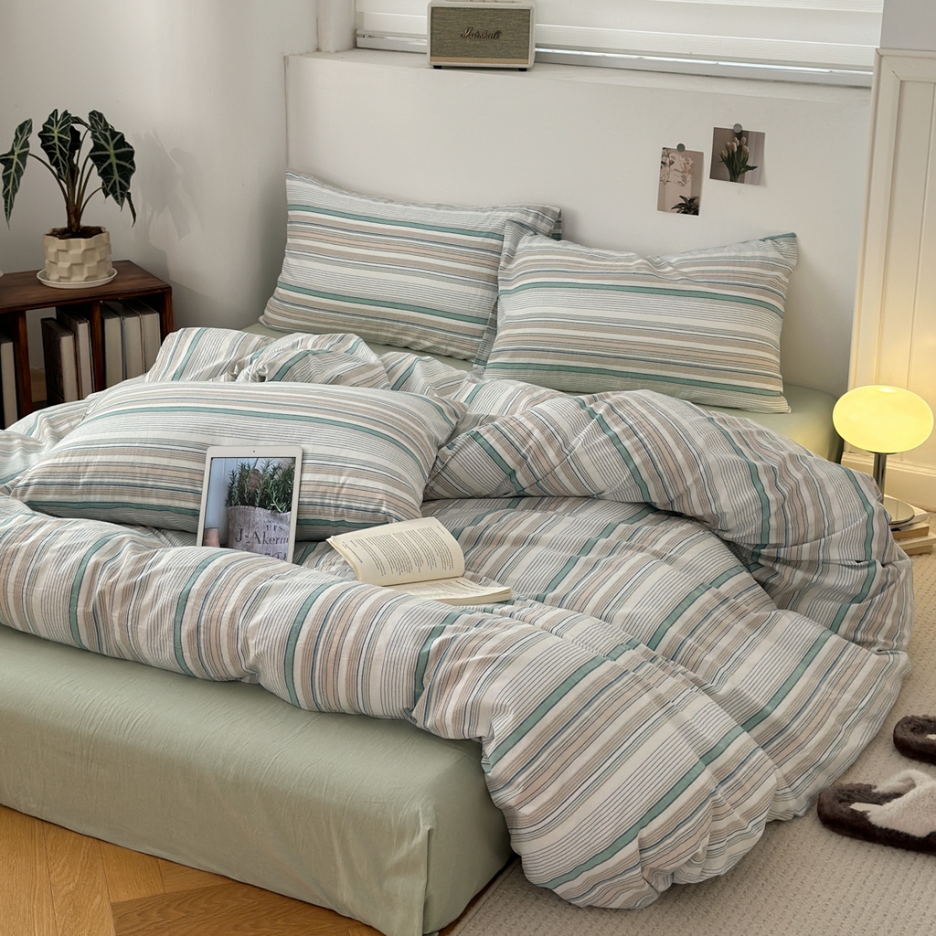 91家纺网 家纺一手货源 找家纺 久典家居 2024新款水洗棉条纹系列四件套 沐妍绿