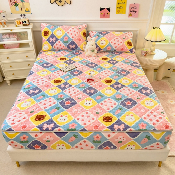 91家纺网 家纺一手货源 找家纺 丝羽坊 2024新款A类加厚牛奶绒夹棉床笠 甜蜜时光