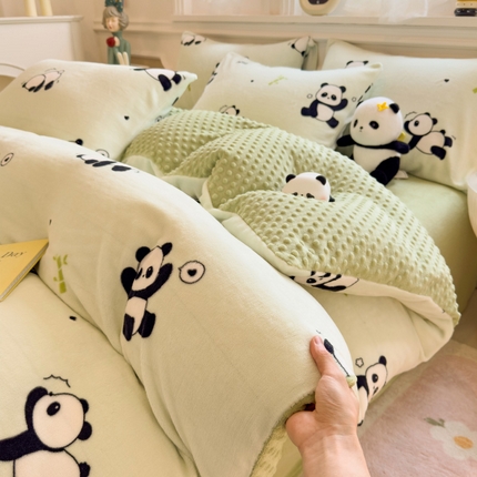 91家纺网 家纺一手货源 找家纺 （总）悦织语 2025秋冬新品200克加厚A面印花牛奶绒+B面牛奶绒豆豆四件套