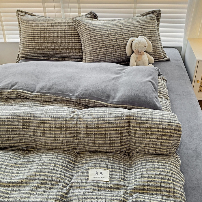 91家纺网 家纺一手货源 找家纺 简一 2025新款牛奶绒无印风ins风方格系列-四件套 小香风荆棘-浅灰