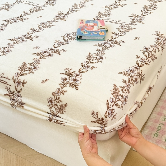 91家纺网 家纺一手货源 找家纺  星座家纺 2025新款小清新牛奶绒单床笠 紫色小花