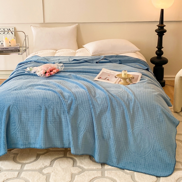 91家纺网 家纺一手货源 找家纺 胜权家纺 2024秋冬新款加厚双层婴儿绒复合雕花牛奶绒多功能毛毯盖毯空调毯子 卡布里蓝