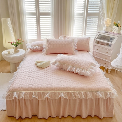 91家纺网 家纺一手货源 找家纺 网红馆（ck家纺） 2025新款优舒棉花边床裙款三件套-轻舞 轻舞-蜜粉