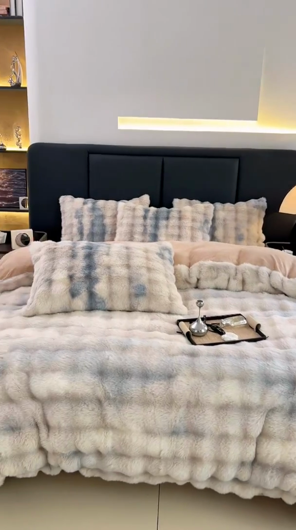 91家纺网 家纺一手货源 找家纺 金爱家 2024新品全消光A类纯色獭兔毛绒立体牛奶绒四件套-七彩泡泡 七彩泡泡蓝