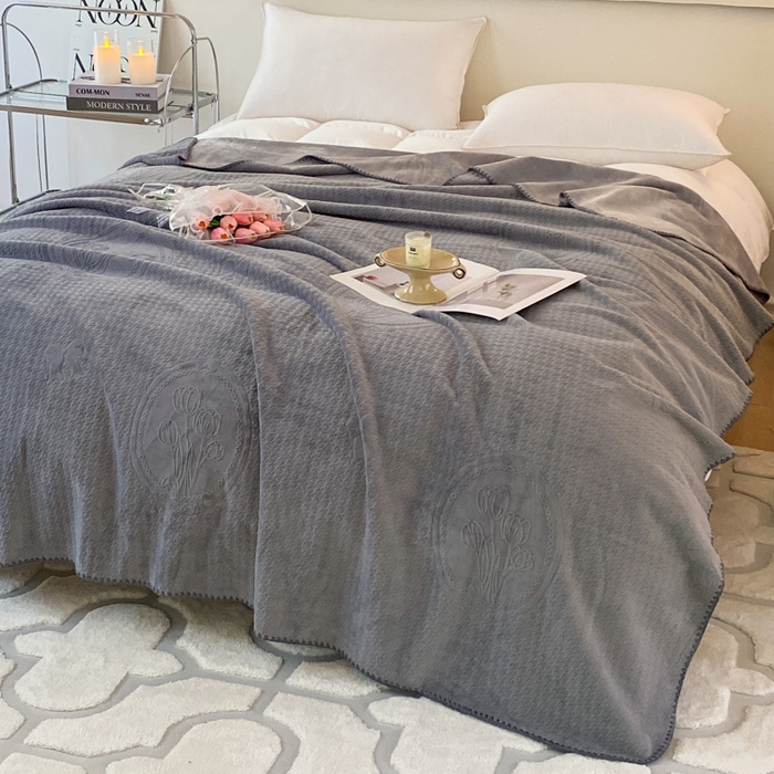 91家纺网 家纺一手货源 找家纺 （总）胜权家纺 2024秋冬新款A类加厚双层婴儿绒复合雕花牛奶绒多功能毛毯盖毯空调毯子