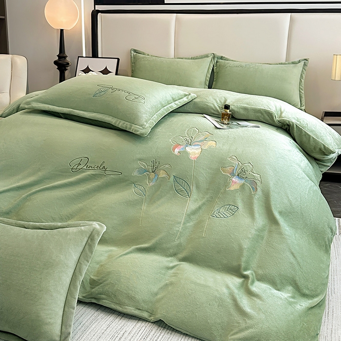 91家纺网 家纺一手货源 找家纺 陌乘坊家纺 2024新款高克重牛奶绒刺绣四件套-百合系列 百合-牛油果绿