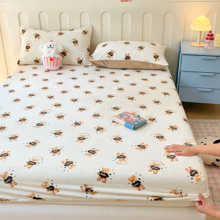 91家纺网 家纺一手货源 找家纺  星座家纺 2025新款小清新牛奶绒单床笠 快乐小熊