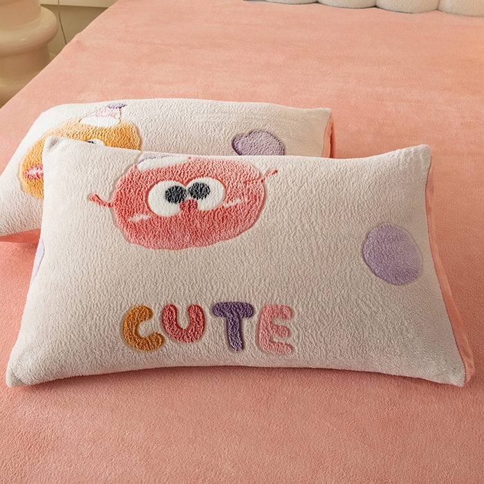 91家纺网 家纺一手货源 找家纺 慕梵家居 2024新款雪花绒卡通四件套 毛球