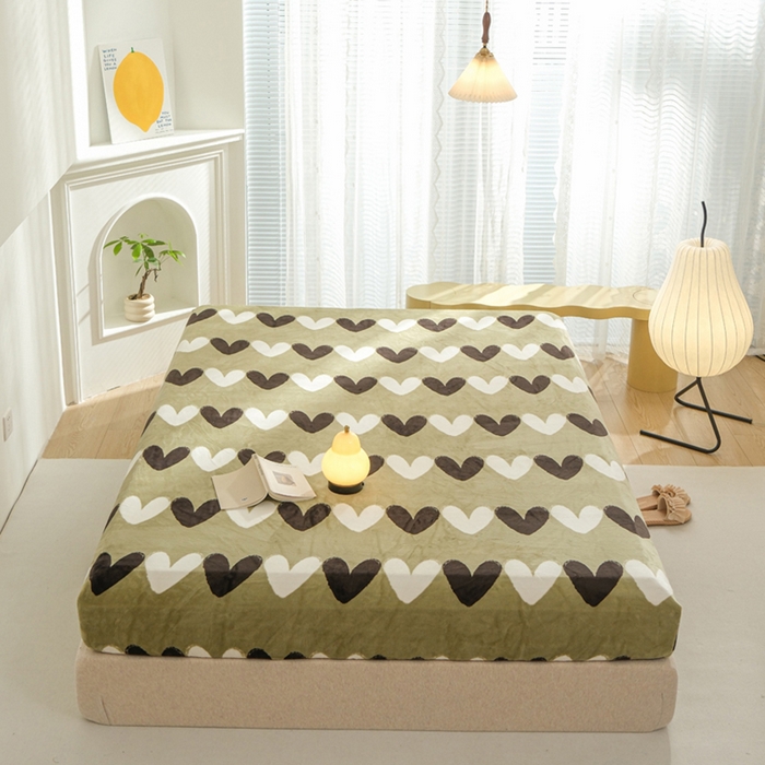 91家纺网 家纺一手货源 找家纺 2025新款200g加厚超柔牛奶绒印花保暖床笠 浪漫满屋