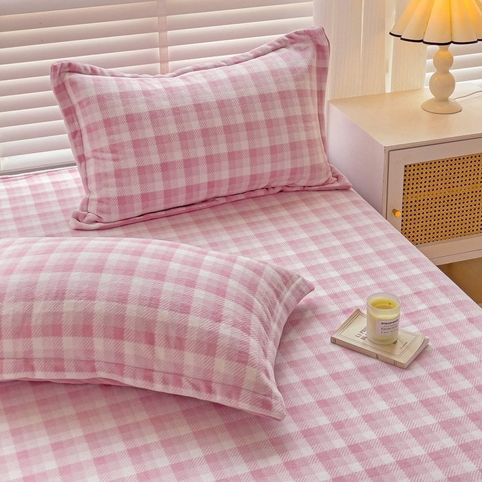 91家纺网 家纺一手货源 找家纺 简一 2024新款牛奶绒无印风ins风方格系列-单枕套 无印风方格方格-粉紫