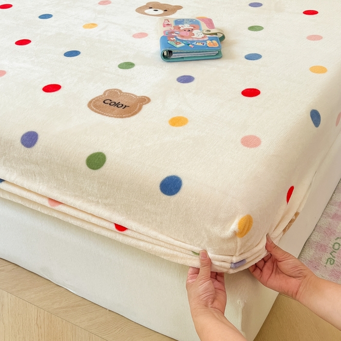 91家纺网 家纺一手货源 找家纺  星座家纺 2025新款小清新牛奶绒单床笠 波点小熊