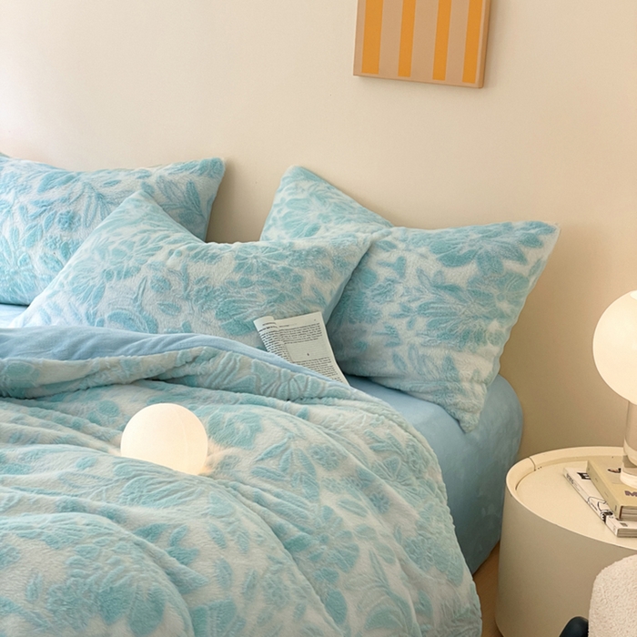 91家纺网 家纺一手货源 找家纺 金爱家 2024新品全消光A类纯色獭兔毛绒立体牛奶绒兔毛雕花350克四件套 兔毛繁花绿色