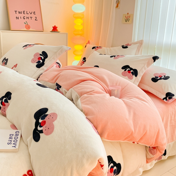 91家纺网 家纺一手货源 找家纺 呗旺鹿 2024新款高克重印花牛奶绒四件套 萌宠