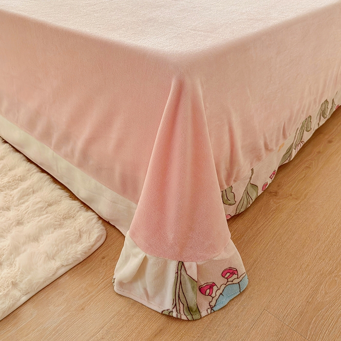 91家纺网 家纺一手货源 找家纺 呗旺鹿 2024新款高克重印花牛奶绒四件套 鲜花小镇