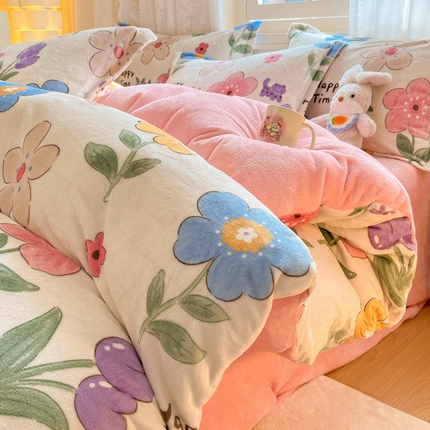 91家纺网 家纺一手货源 找家纺 （总）2024新款高克重牛奶绒四件套-自然光